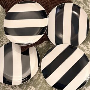 Striped Black and White Dinner Plate Set